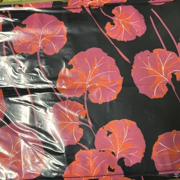 DVF Geranium Leaf 🍃 WeekenderBag 💼 Get AWAY🏃‍♀️in Style! Zip outside pocket - Picture 14 of 17